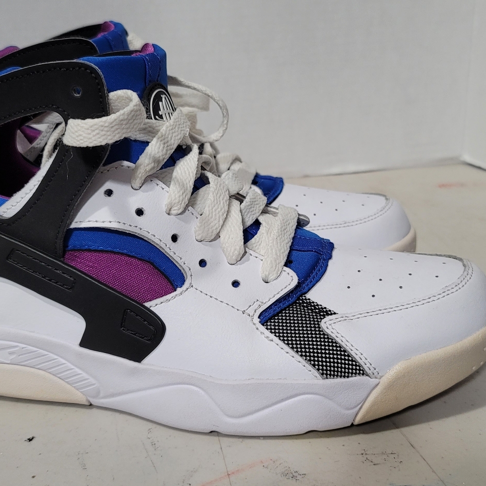 Nike Men's White Blue Black Purple Athletic Shoes